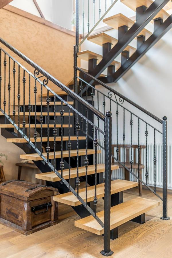 Villa Grey Stone Gata Екстериор снимка