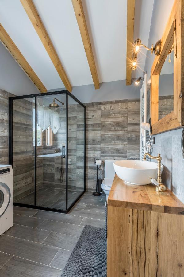 Villa Grey Stone Gata Екстериор снимка