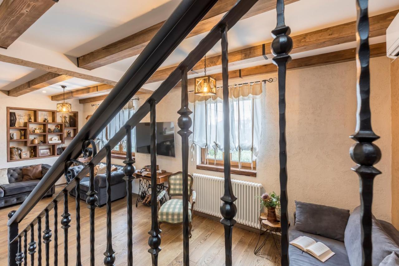 Villa Grey Stone Gata Екстериор снимка