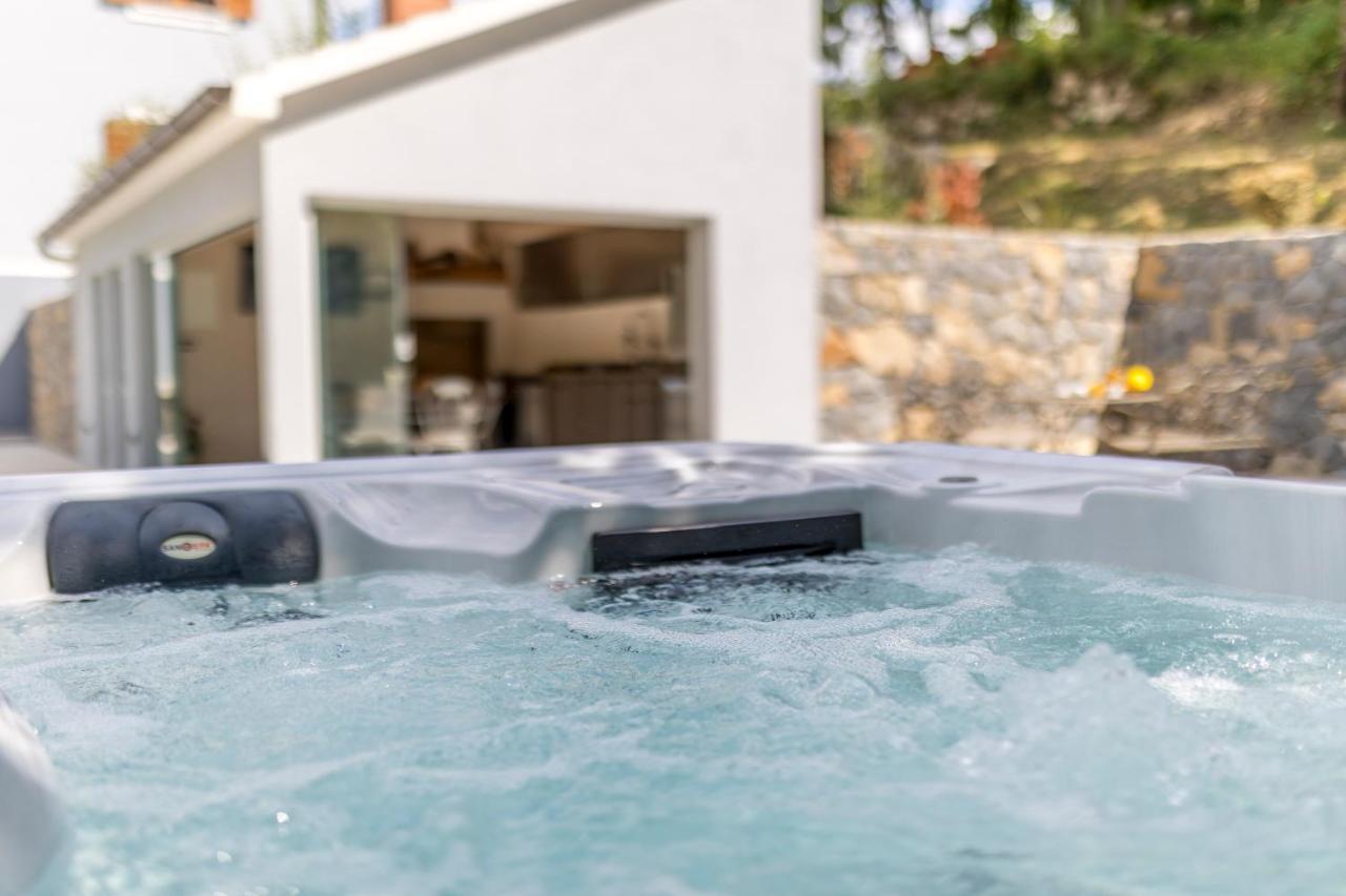 Villa Grey Stone Gata Екстериор снимка
