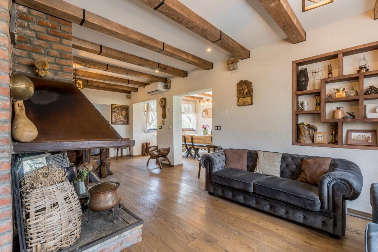 Villa Grey Stone Gata Екстериор снимка