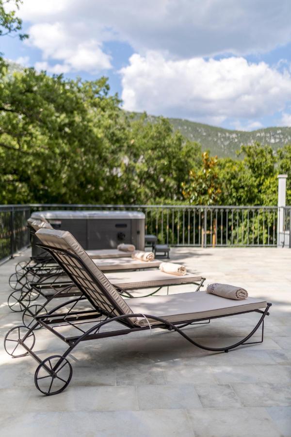 Villa Grey Stone Gata Екстериор снимка