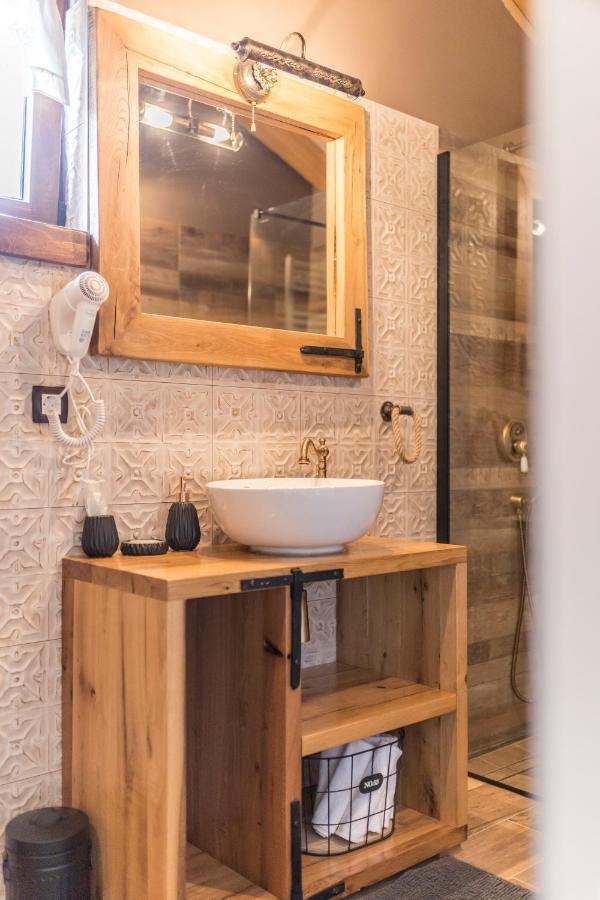 Villa Grey Stone Gata Екстериор снимка