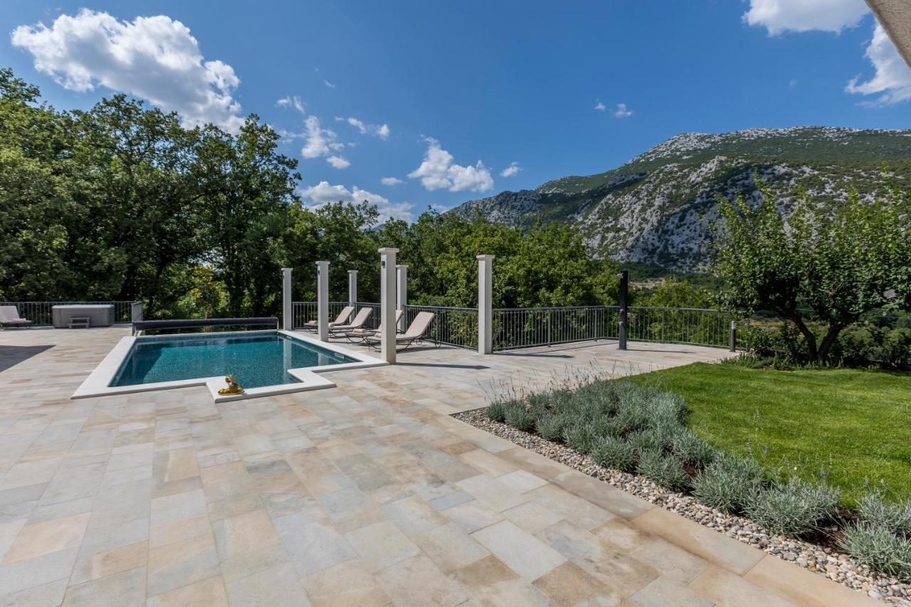 Villa Grey Stone Gata Екстериор снимка