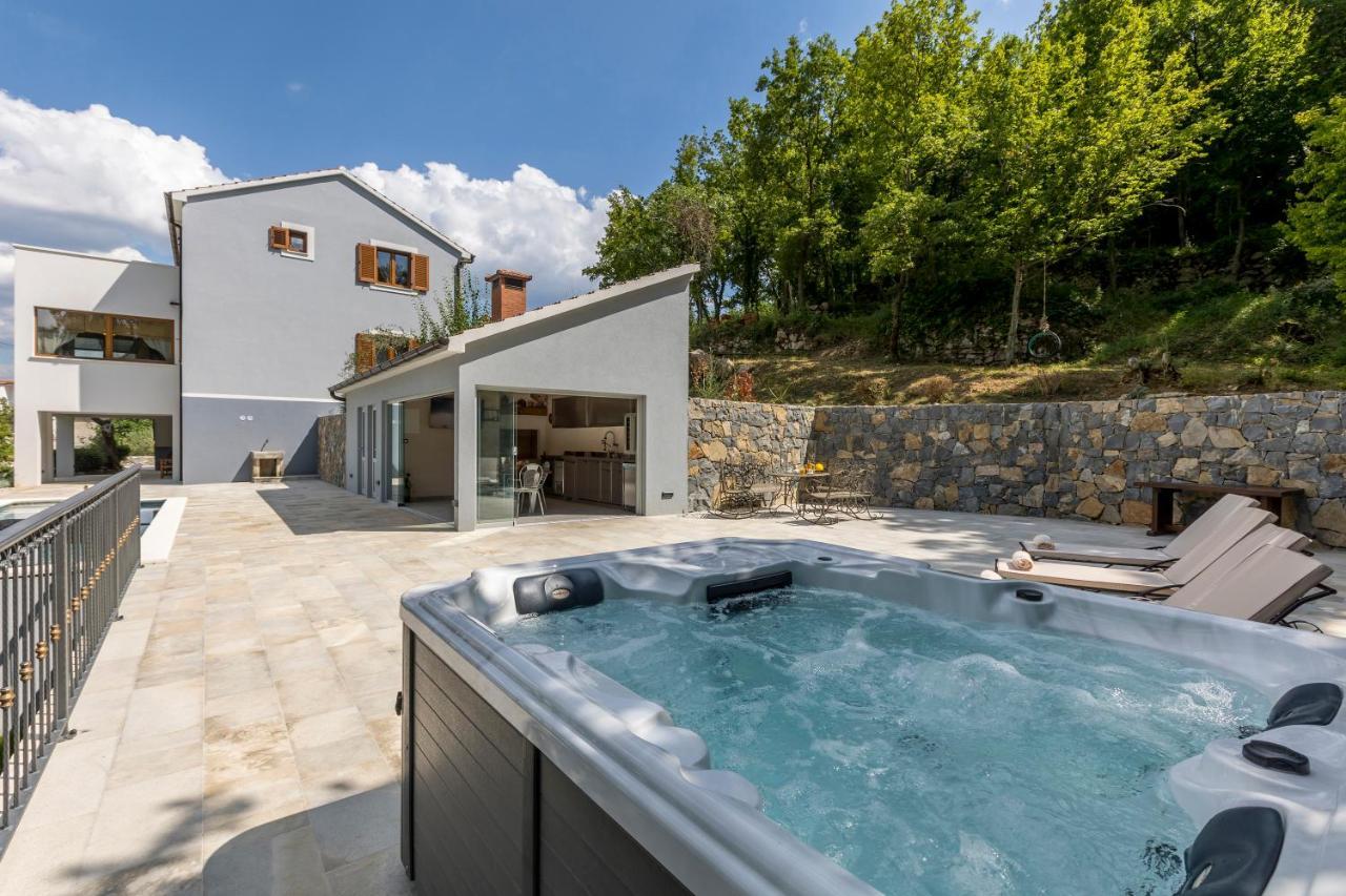 Villa Grey Stone Gata Екстериор снимка