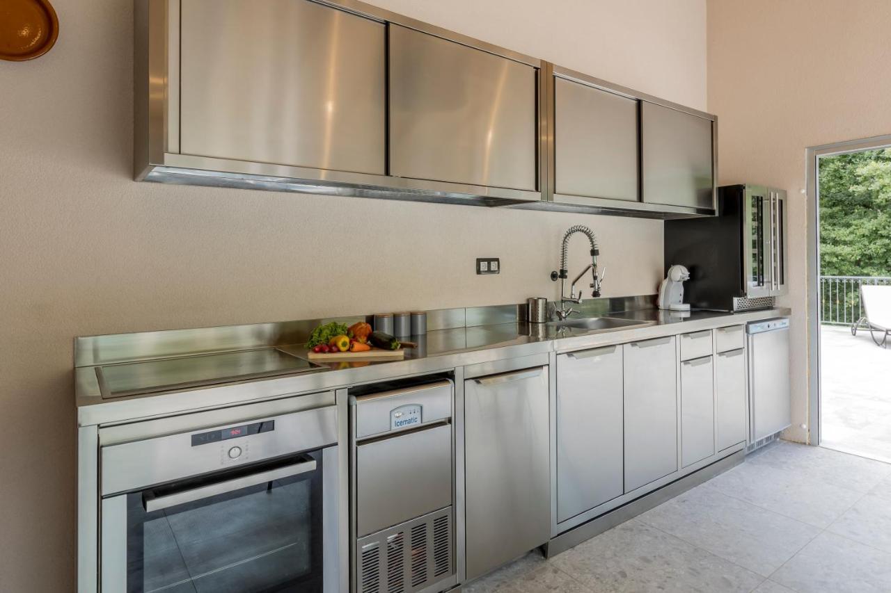 Villa Grey Stone Gata Екстериор снимка