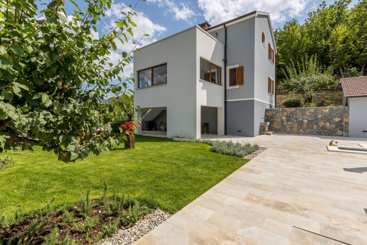 Villa Grey Stone Gata Екстериор снимка