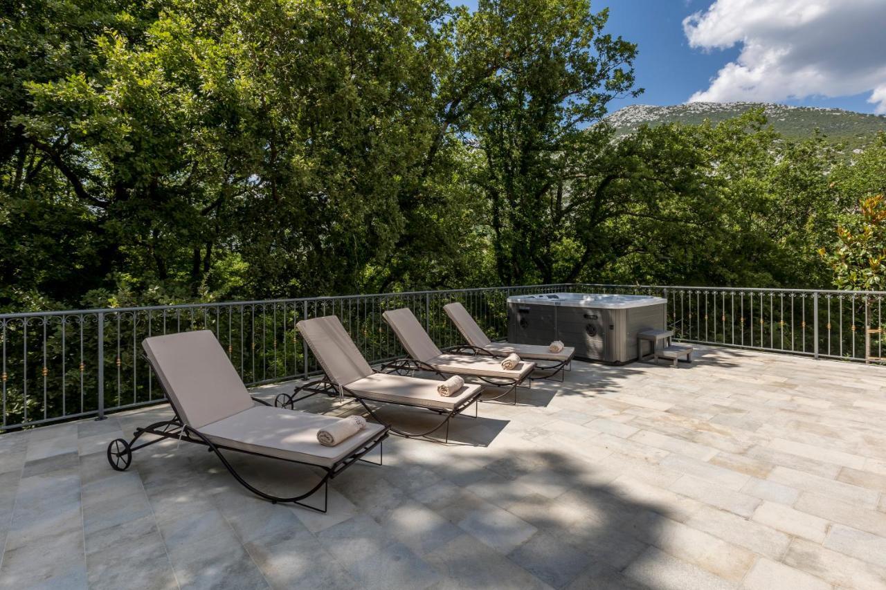 Villa Grey Stone Gata Екстериор снимка