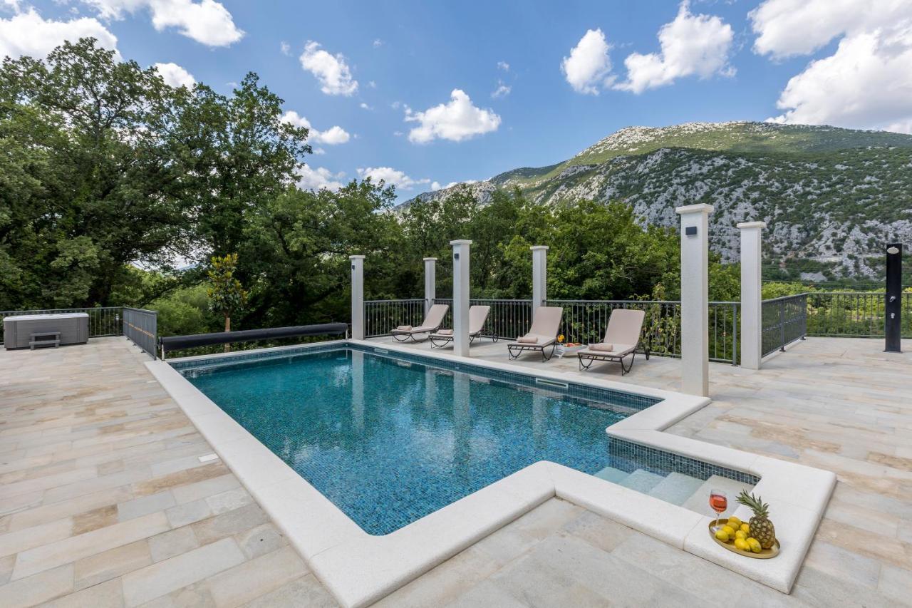 Villa Grey Stone Gata Екстериор снимка