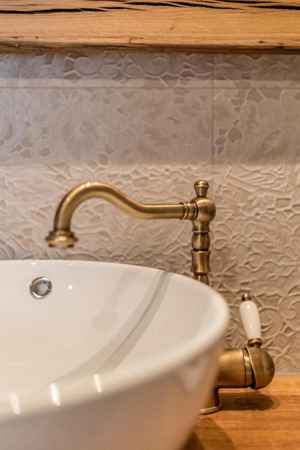 Villa Grey Stone Gata Екстериор снимка