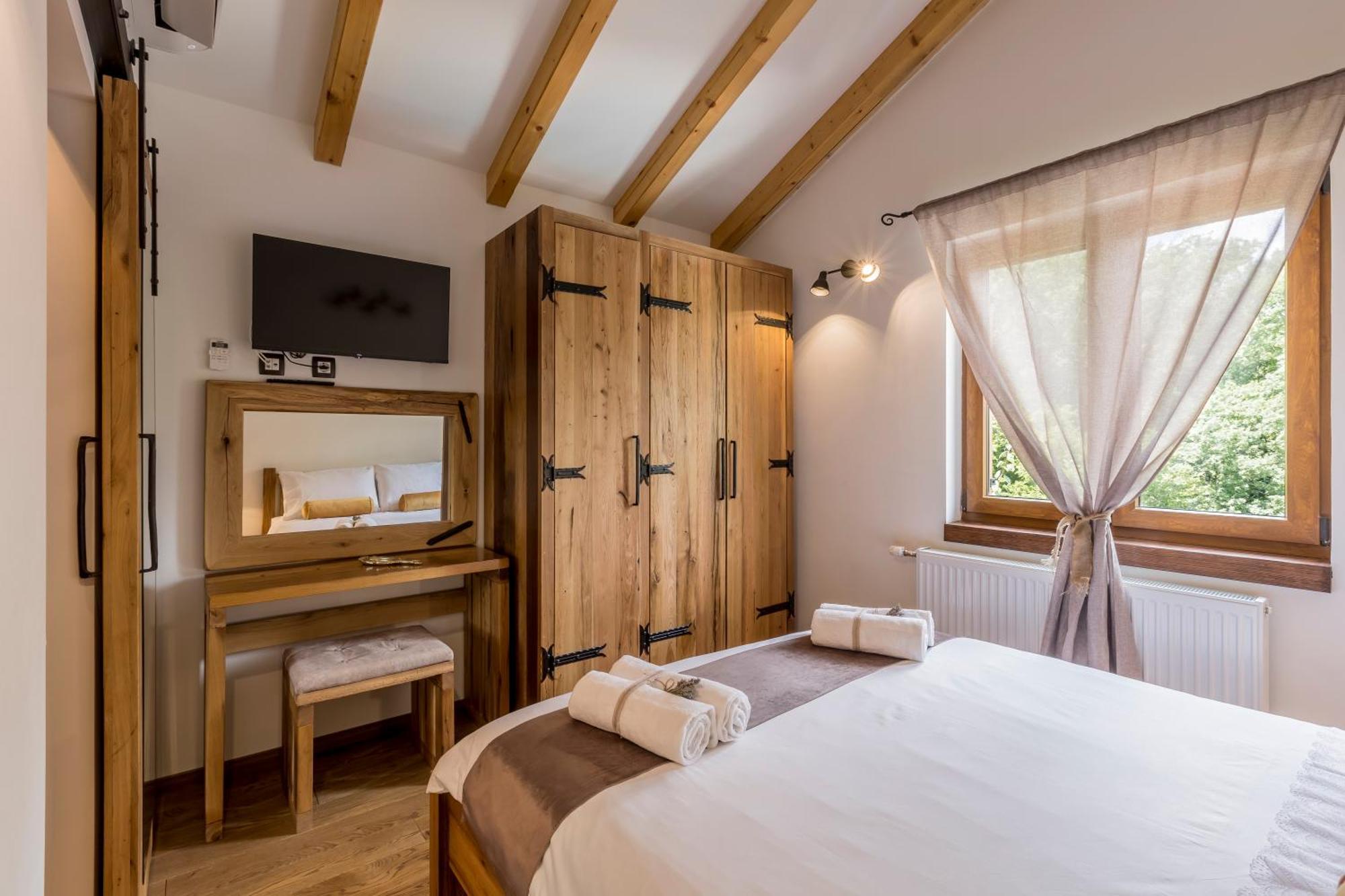 Villa Grey Stone Gata Екстериор снимка