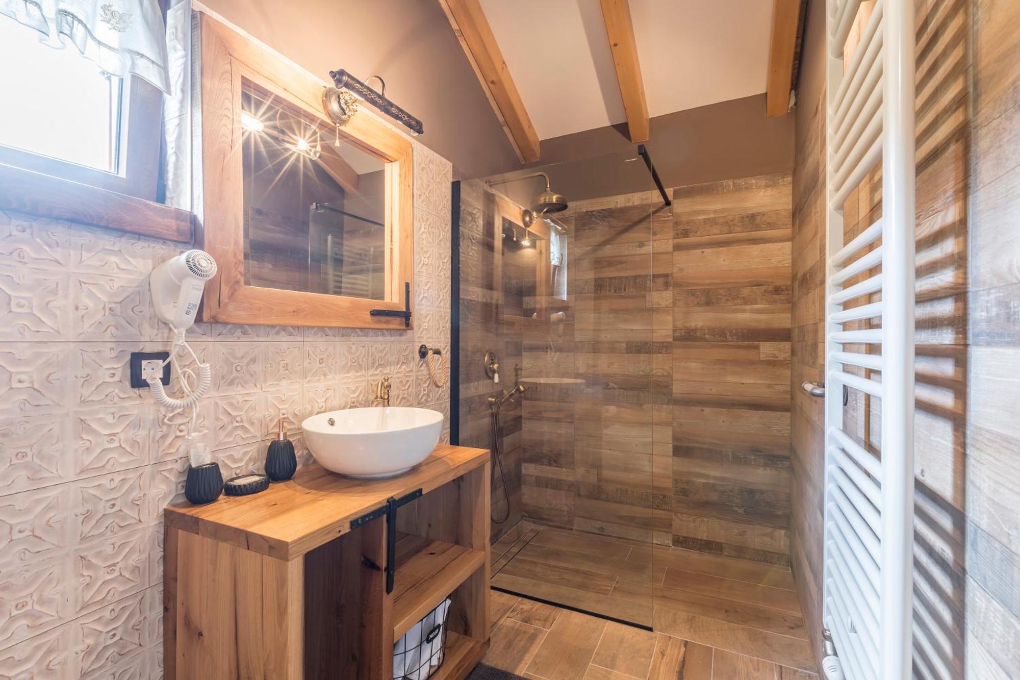 Villa Grey Stone Gata Екстериор снимка
